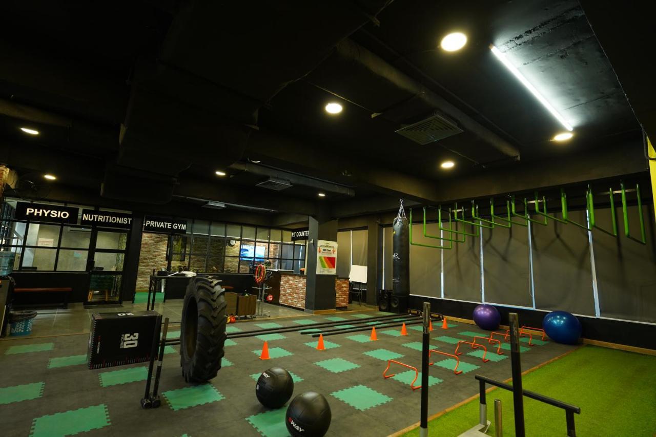 Oxygym Club Hotel & Suites Faisalabad Exterior photo