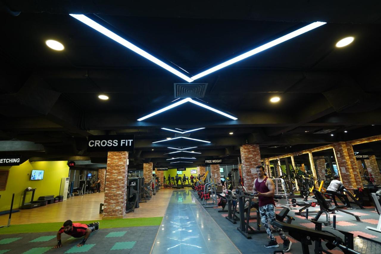 Oxygym Club Hotel & Suites Faisalabad Exterior photo