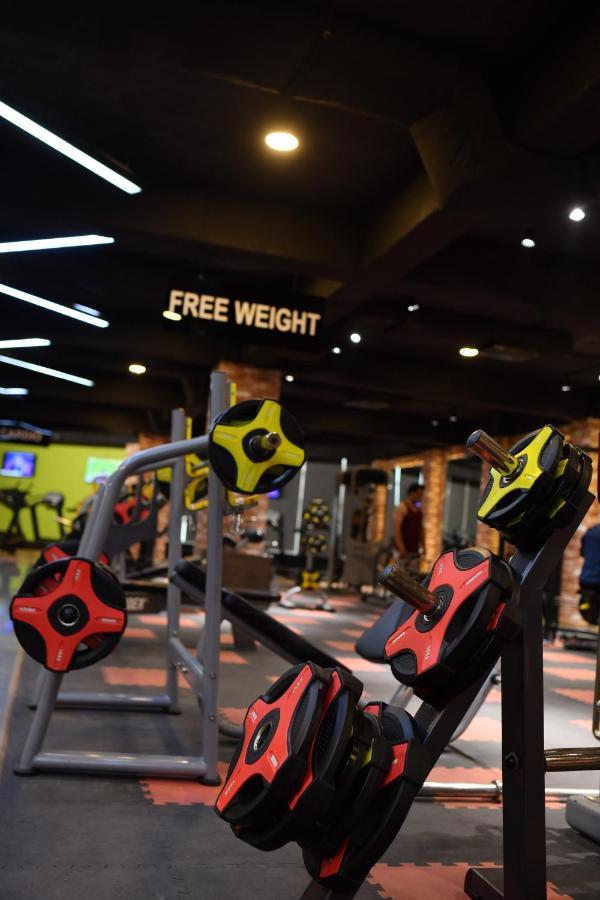 Oxygym Club Hotel & Suites Faisalabad Exterior photo