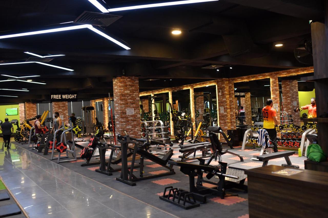 Oxygym Club Hotel & Suites Faisalabad Exterior photo