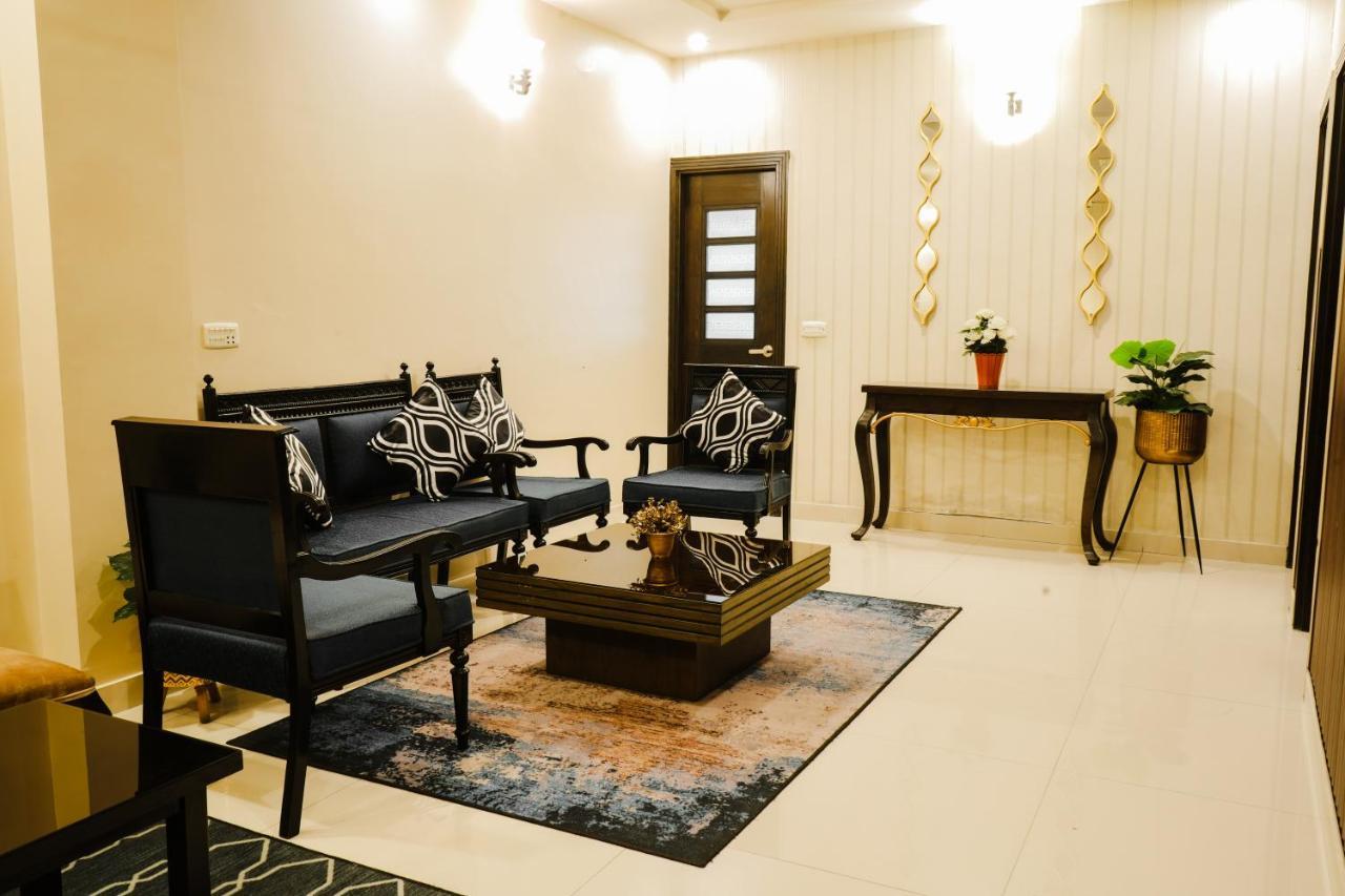 Oxygym Club Hotel & Suites Faisalabad Exterior photo