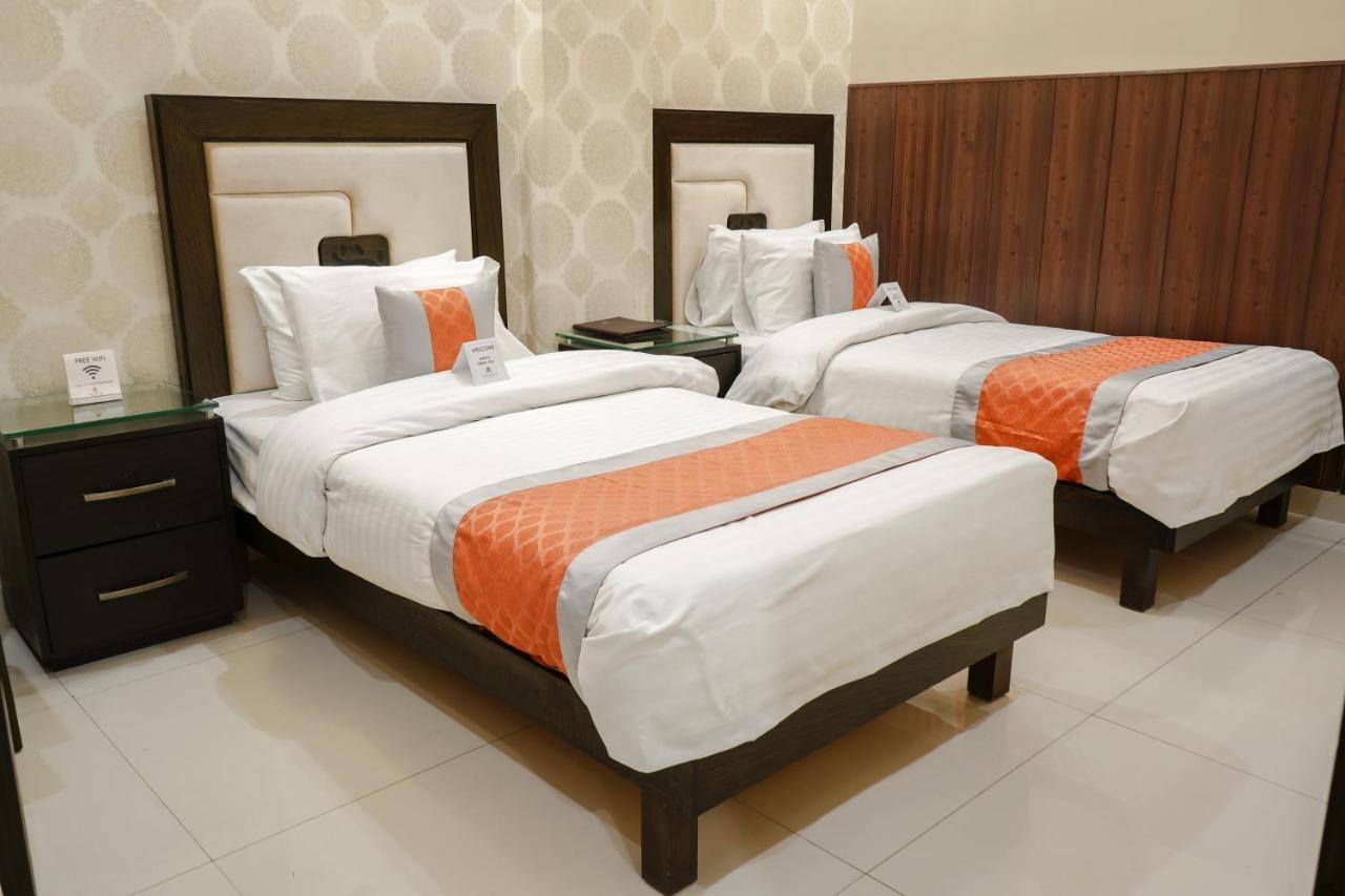 Oxygym Club Hotel & Suites Faisalabad Exterior photo