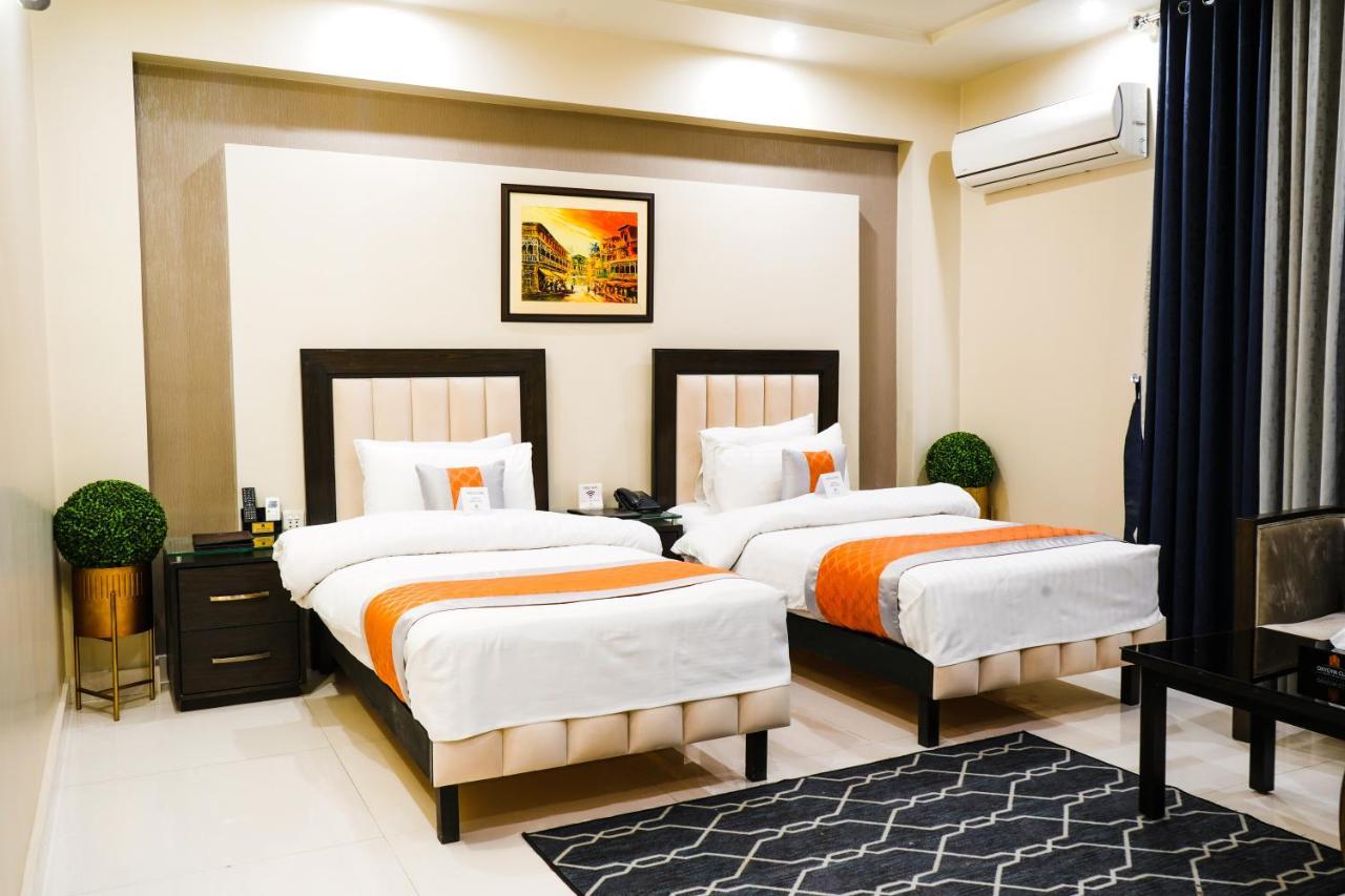 Oxygym Club Hotel & Suites Faisalabad Exterior photo