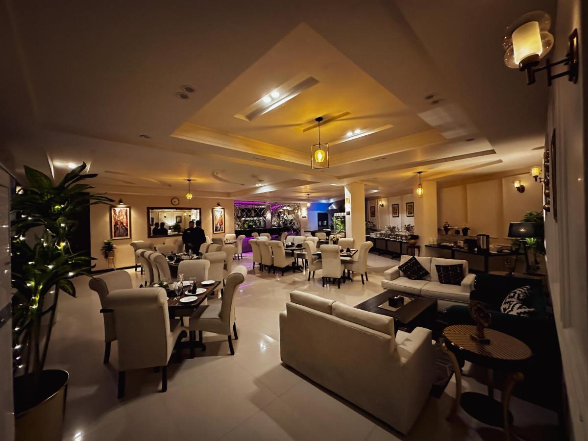 Oxygym Club Hotel & Suites Faisalabad Exterior photo