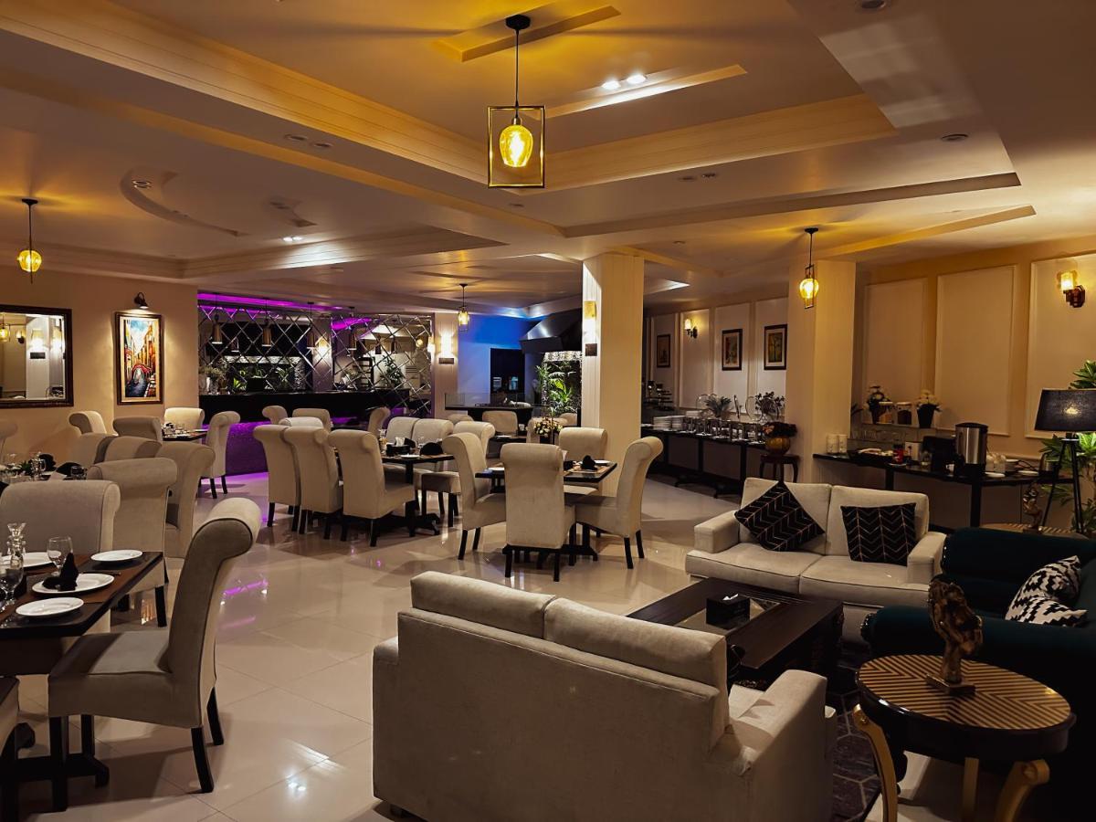 Oxygym Club Hotel & Suites Faisalabad Exterior photo